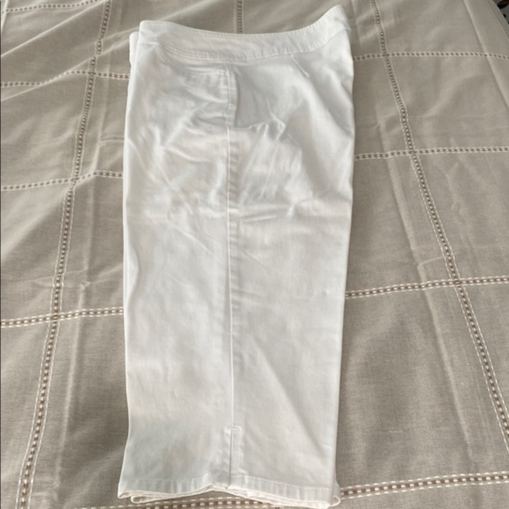 Bill Blass White Capris